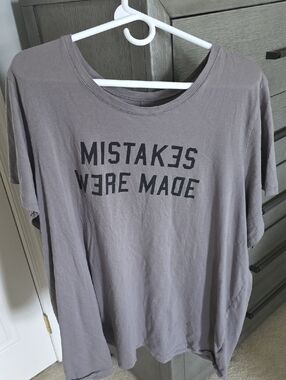 torrid Taupe Short Sleeve Tee with White Interior Print